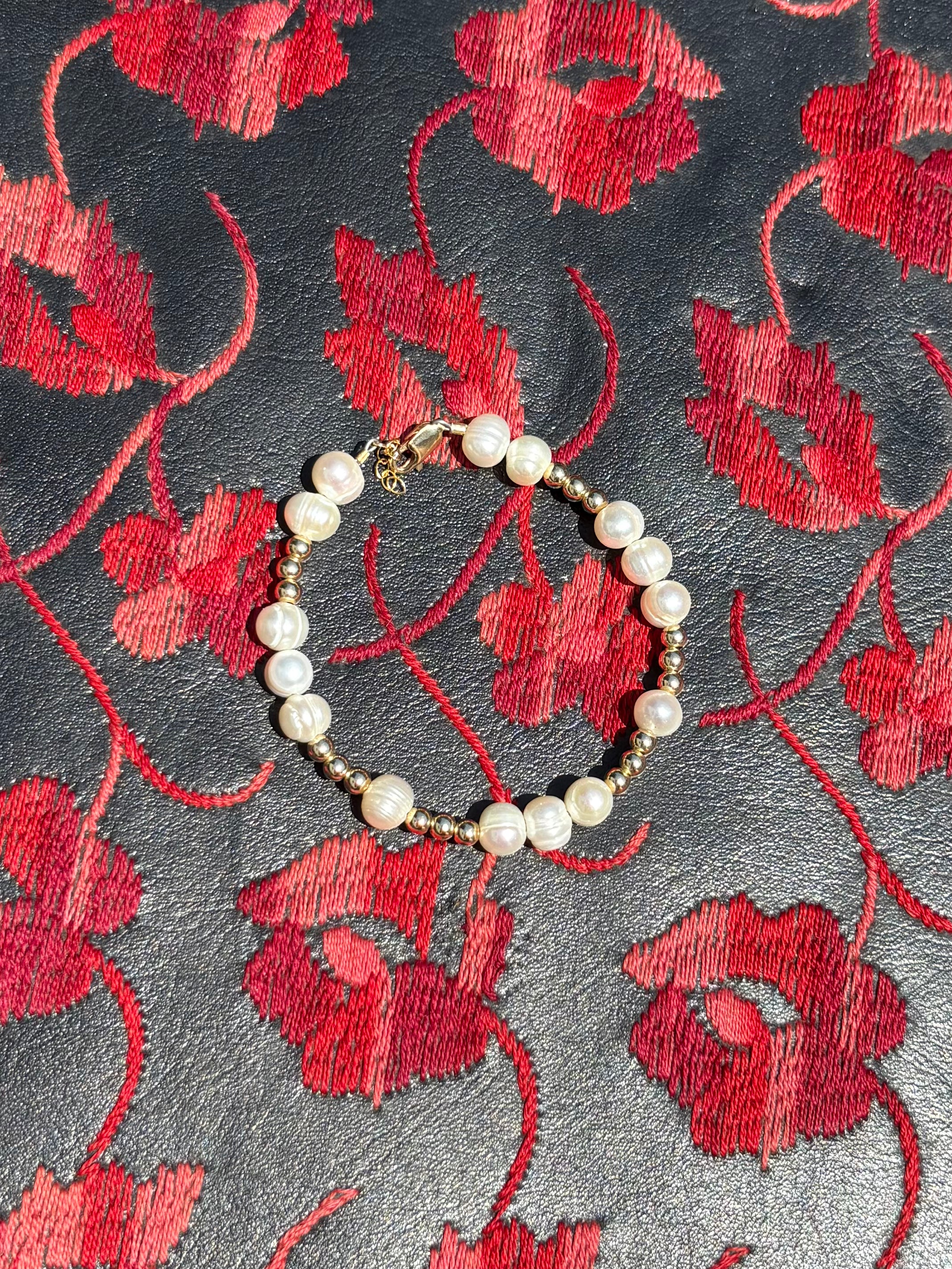 Gold & Freshwater Pearl Bracelet