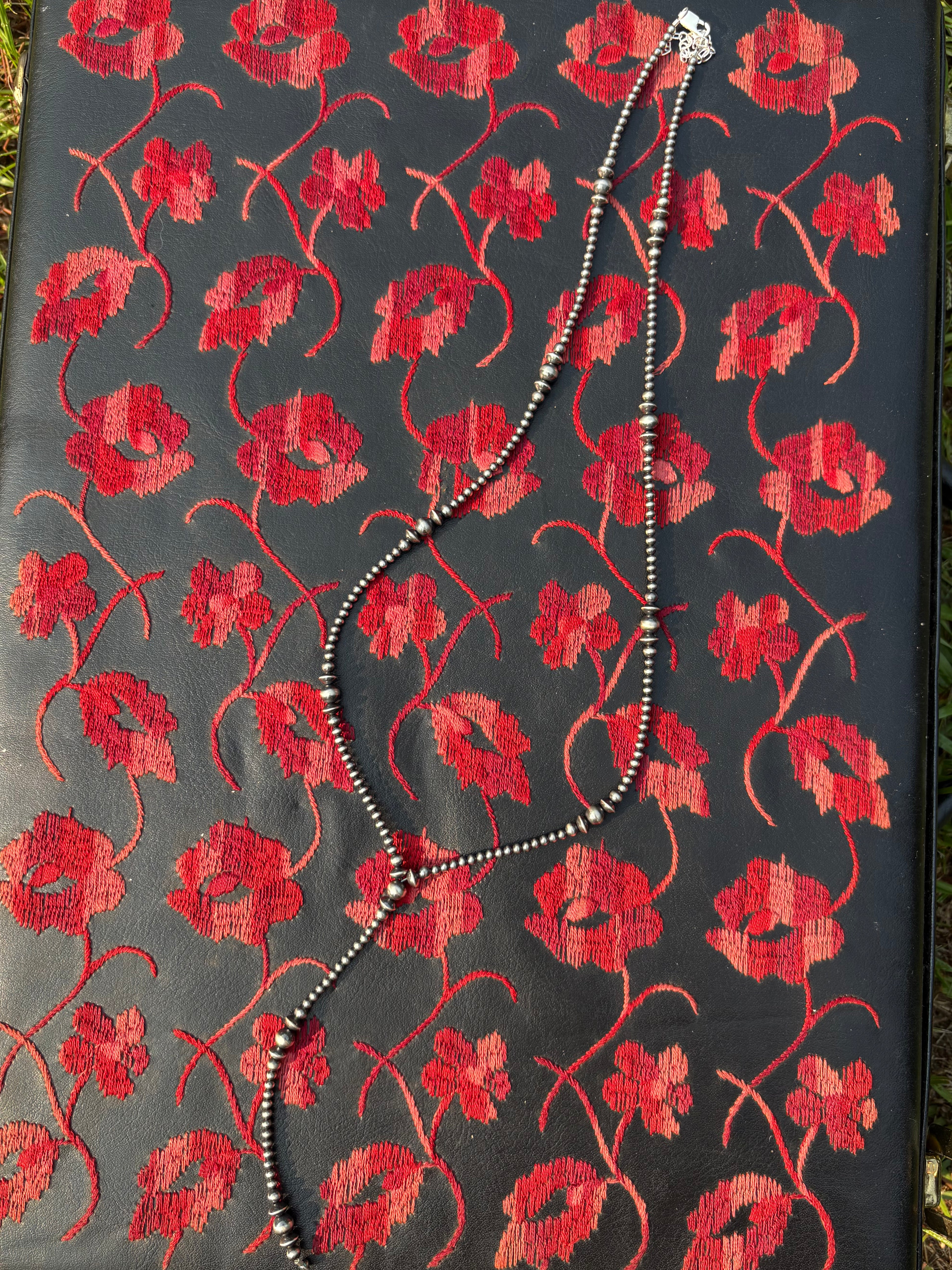 25-28” with 5” drop Multigraduated Navajo Pearl Lariat